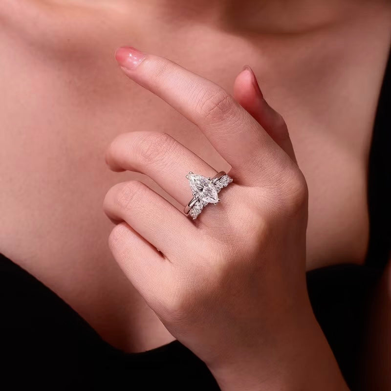 Marquise cut 2 Rings