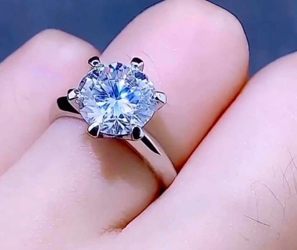 Fiona Moissanite Diamond Ring