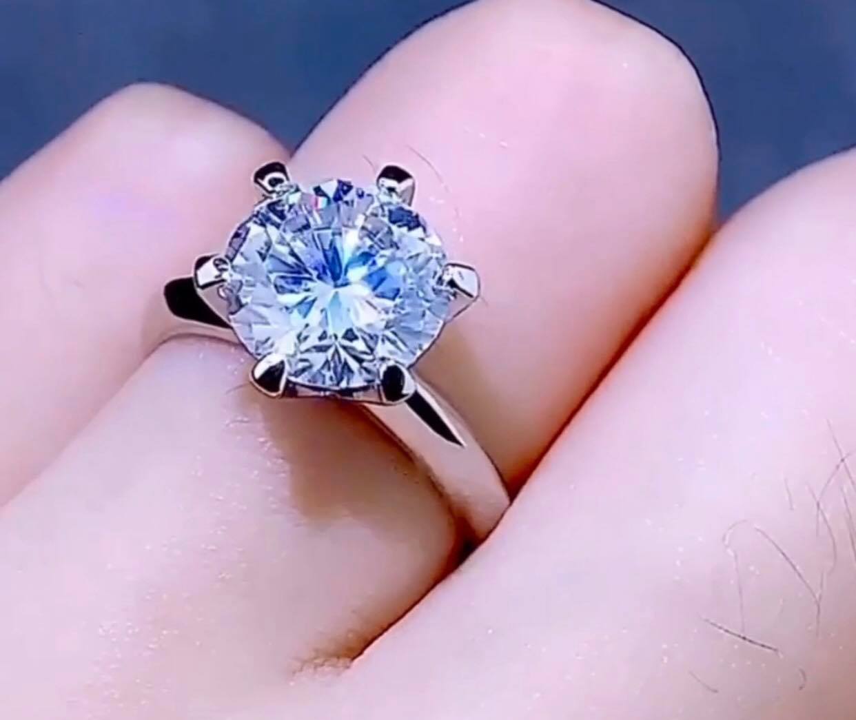 Fiona Moissanite Diamond Ring