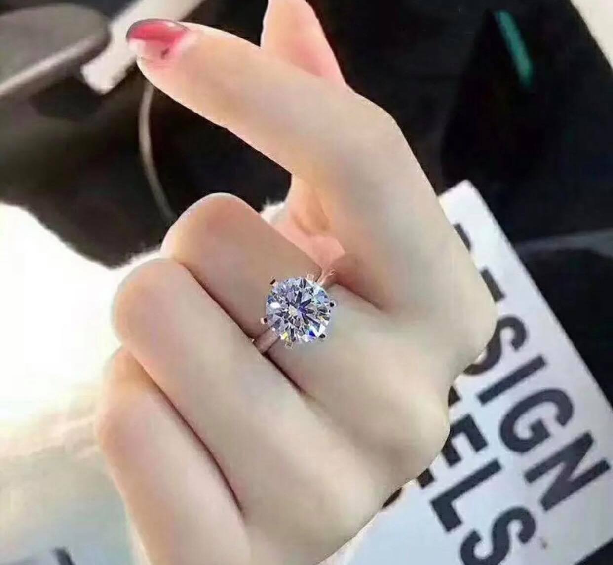 Fiona Moissanite Diamond Ring