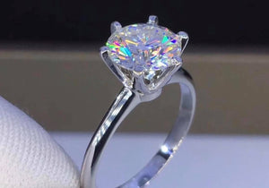 Fiona Moissanite Diamond Ring