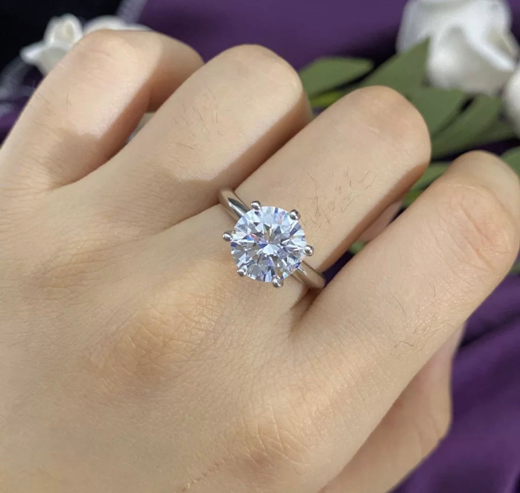 Fiona Moissanite Diamond Ring