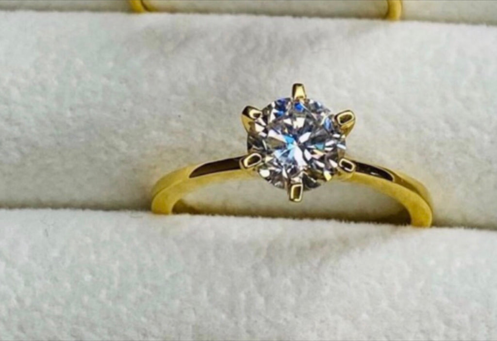 Fiona Moissanite Diamond Ring