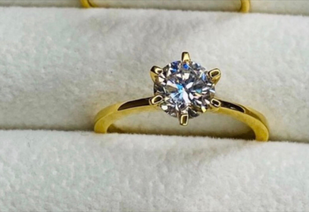 Fiona Moissanite Diamond Ring