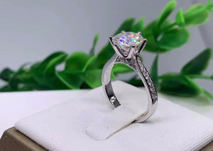 "Rosette" 1 ct /2ct Moissanite Diamond Engagement Ring with Side Stones