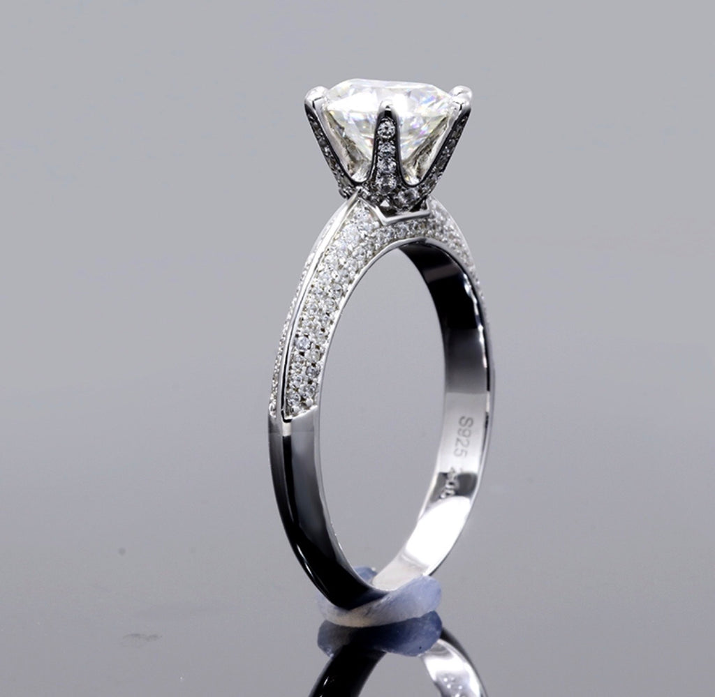 Fiore Moissanite Diamond Engagement Ring