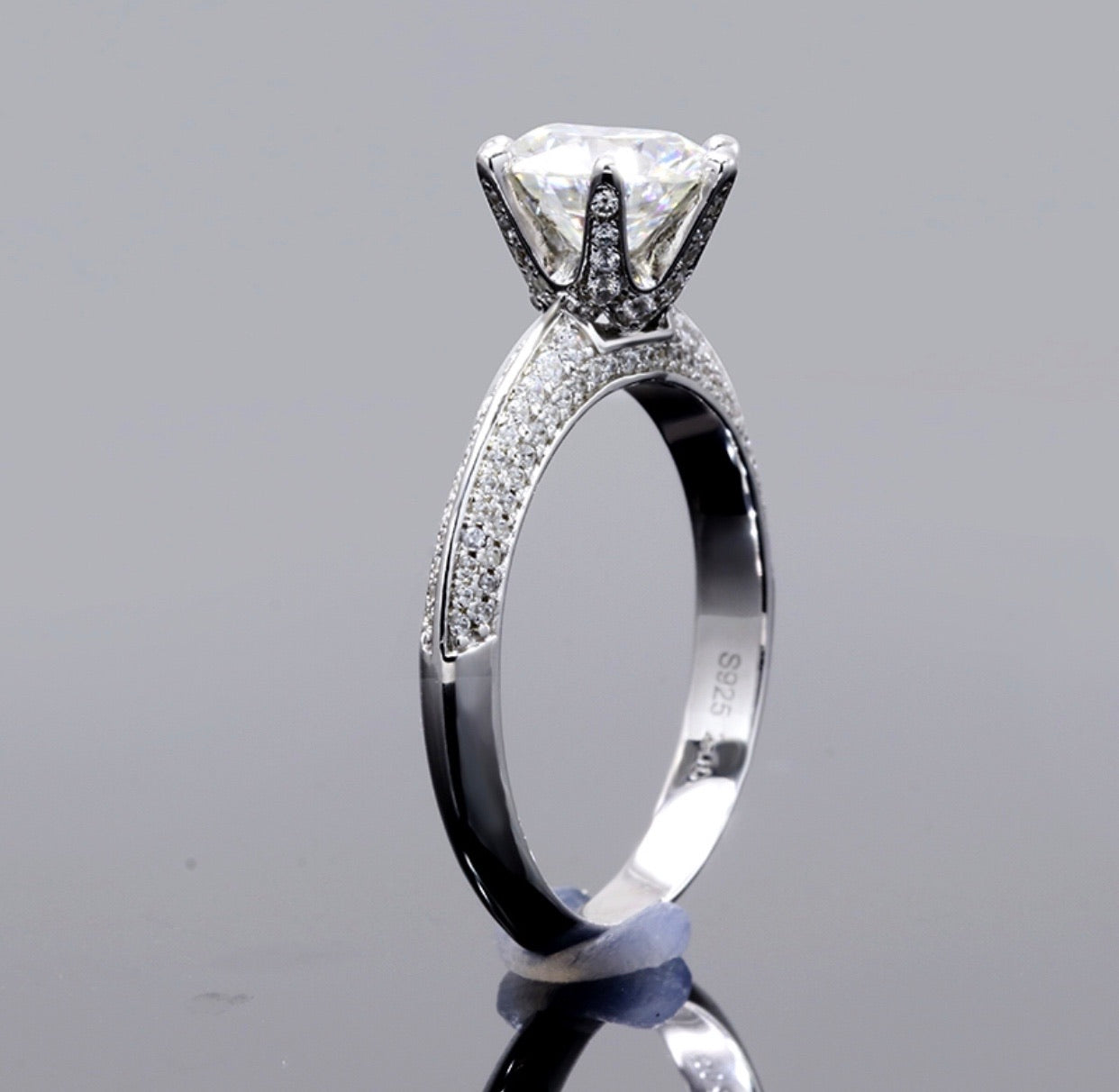 Fiore Moissanite Diamond Engagement Ring