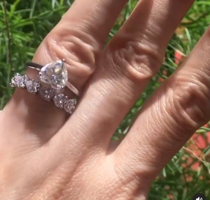 "Amia 2" Set Ring/Earrings Heart