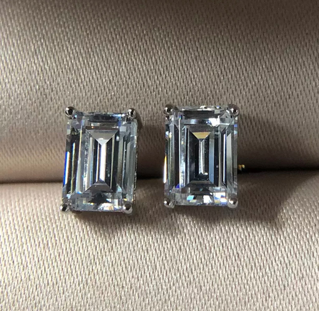 'Fiona" Emerald Moissanite Diamond Stud Earrings
