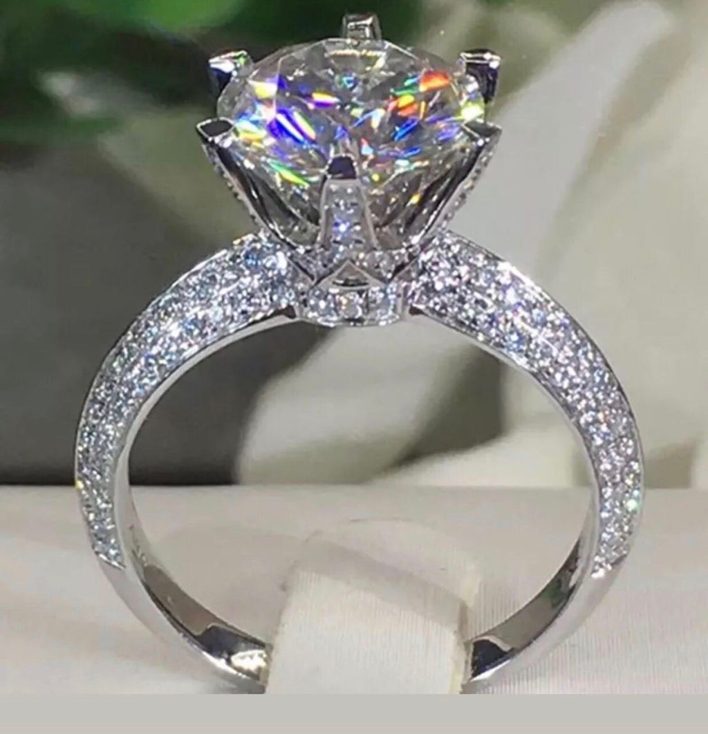 Fiore Moissanite Diamond Engagement Ring