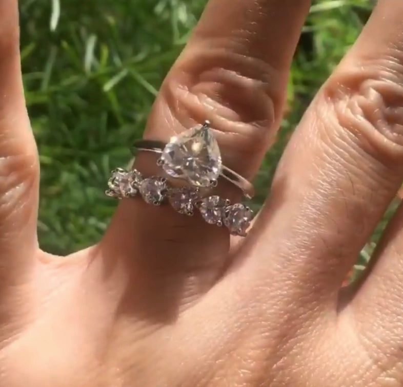 "Amia 2" Set Ring/Earrings Heart