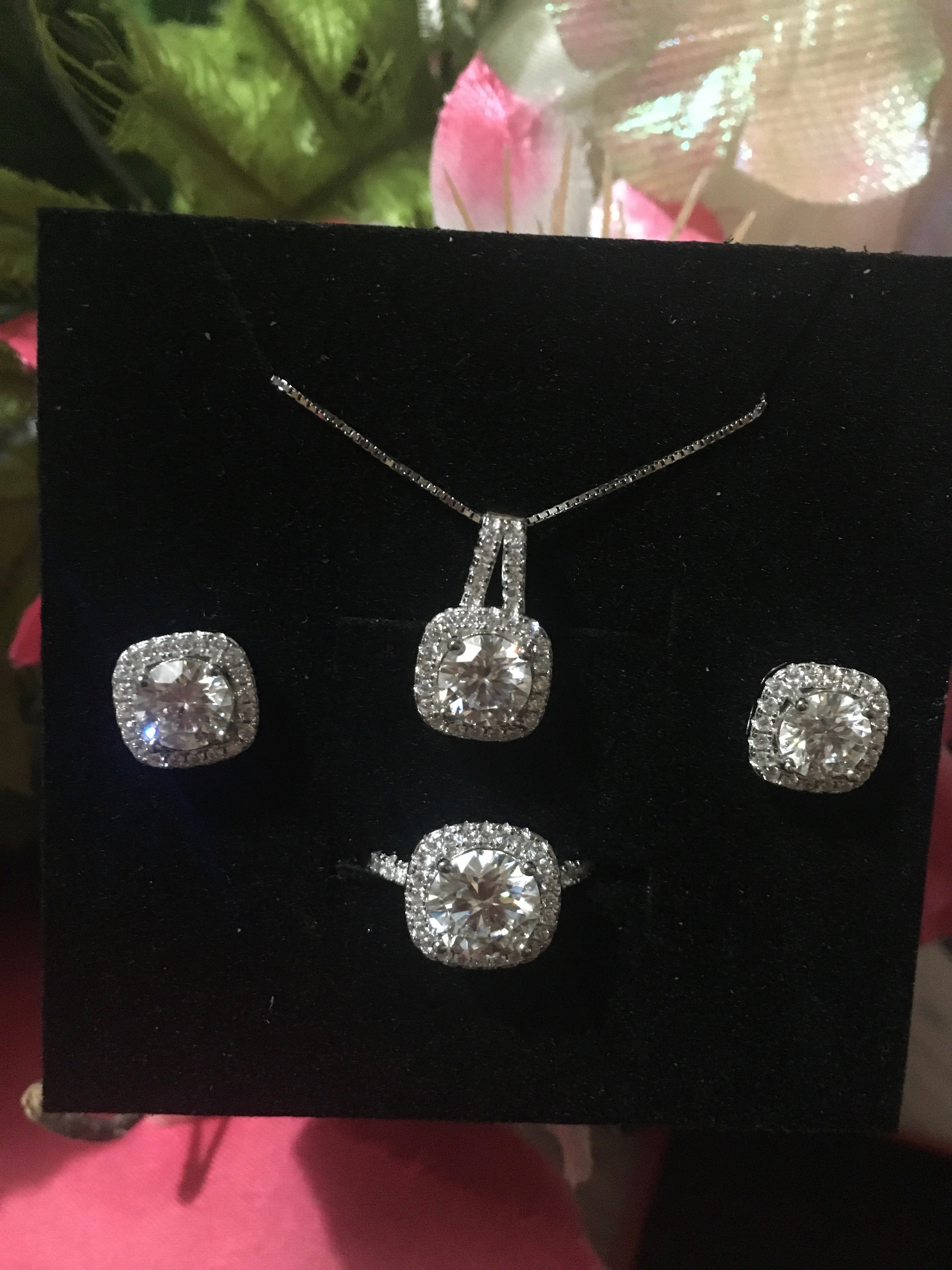 Queen Elizabeth 2 Set Necklace/Ring & Earrings